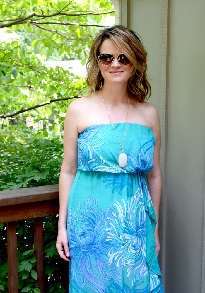 Want to know how to look great in a strapless summer dress? Here are my tips and tricks so you look awesome in every summer dress, regardless of your breast or clothing size. Plus, Style and Fashion Trends for Over 35 Year Olds.